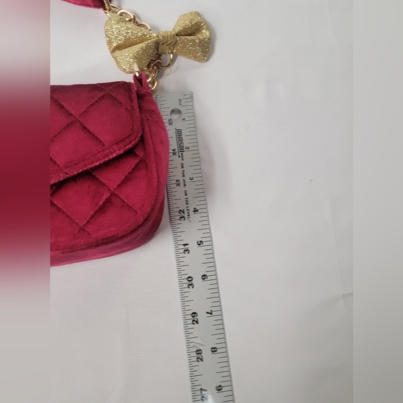 Bioworld Disney Minnie Mouse Burgandy Quilted Crossbody Bag with Gold Bow - Picture 6 of 9